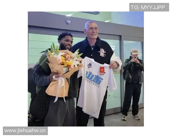 媒体人曝鲍威尔与克里斯关系密切克里斯预计十天后抵达济南